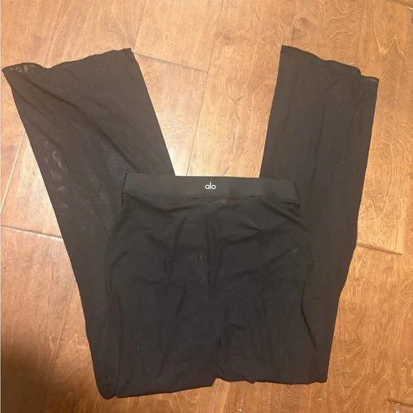 ALO Yoga Black Flare Pants - Picture 4 of 8